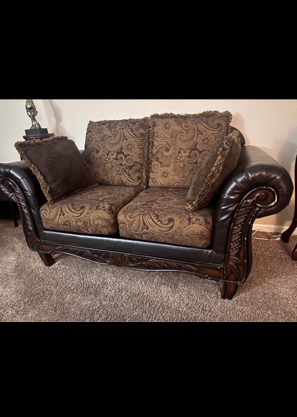 VINTAGE STYLE FURNITURE SET $200