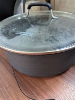 Kitchen essentials Calphalon 5qt Dutch oven!!!