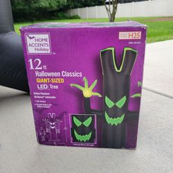 Home Accents 12ft Halloween Giant - flashing lights