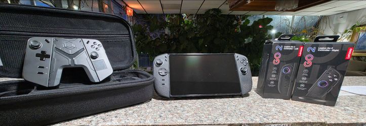 Lenovo Legion Go Handheld  with Case , Legion Go 2 controllers, controller grip & 512gb Micro SD