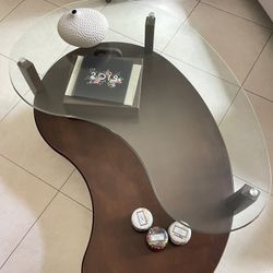 2 MODERN COFFEE TABLES 