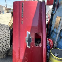 Chevy Colorado tail gate