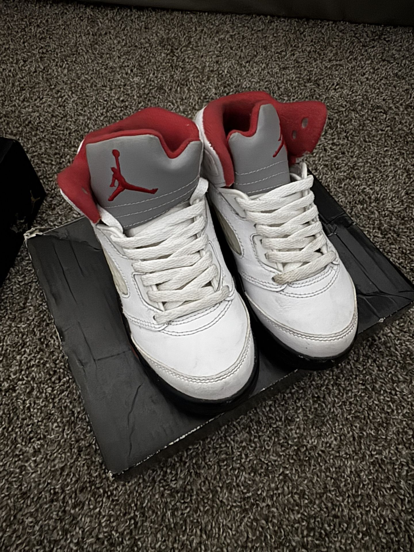 Jordan 5 Silver Tongue Fire Red Size 11c