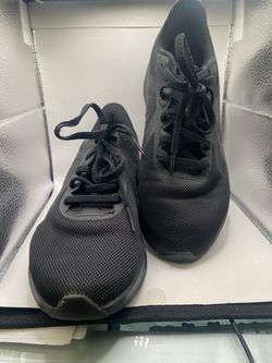 Size 6.5 black Nike Downshifter 10 athletic running shoe