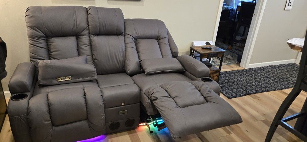 Power Reclining Loveseat 