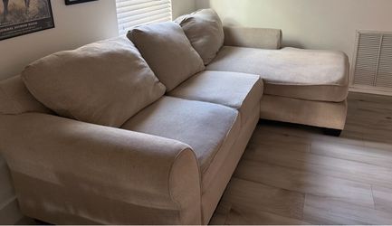 Beige Fabric Sectional Sofa with Chaise￼