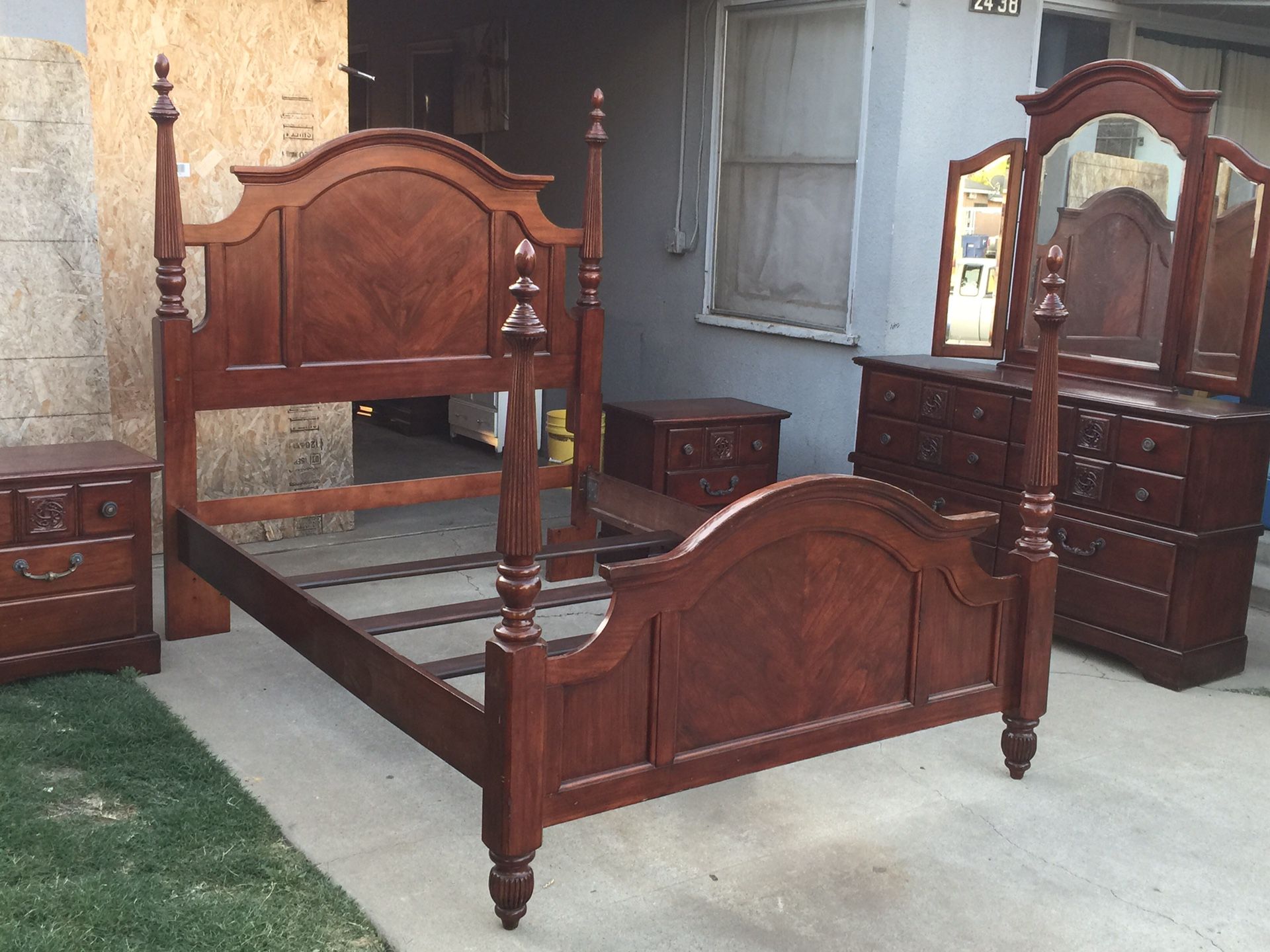 Queen bed set come with one long dresser and two nightstands in good condition all drawers open fine.