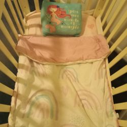 White Mini Crib With Mattress And Bedding