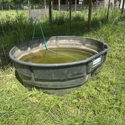 300 gallon stock tank / tanque de almacenamiento de 300 galones
