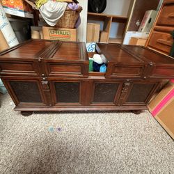 Coffee Table/Blanket Chest With Large Storage Compartment 