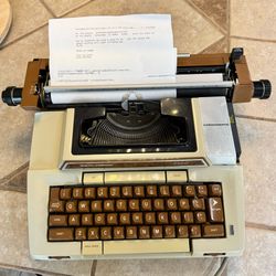 Vintage Smith Corona 2200 Electric Typewriter With Carry Case