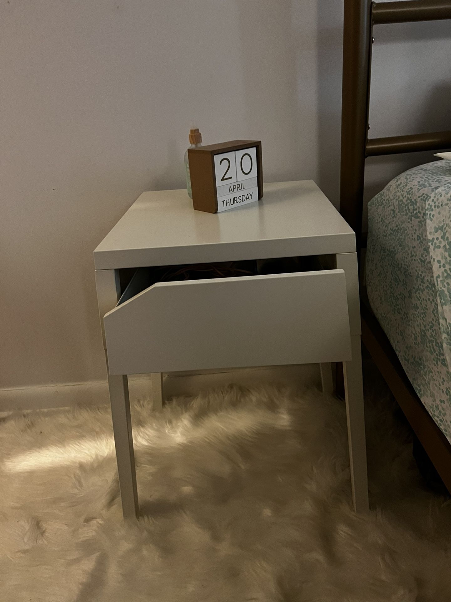 Bedside Table With Drawer 