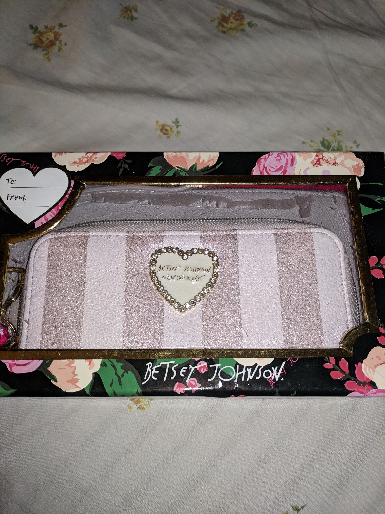 Cartera betsey johnson