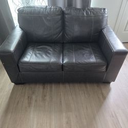 Couch and Loveseat / Sofas Leather