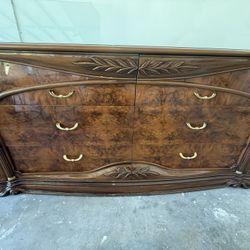 Dresser And Mirror With 2 Nighstands