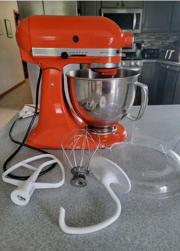 Kitchenaid Stand Mixer (Artisan) Lots Of Attachments