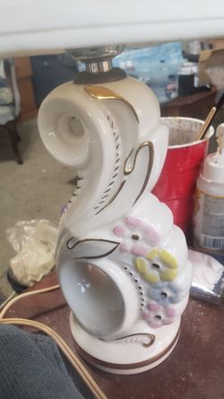 2 MATCHING CERAMIC LAMPS