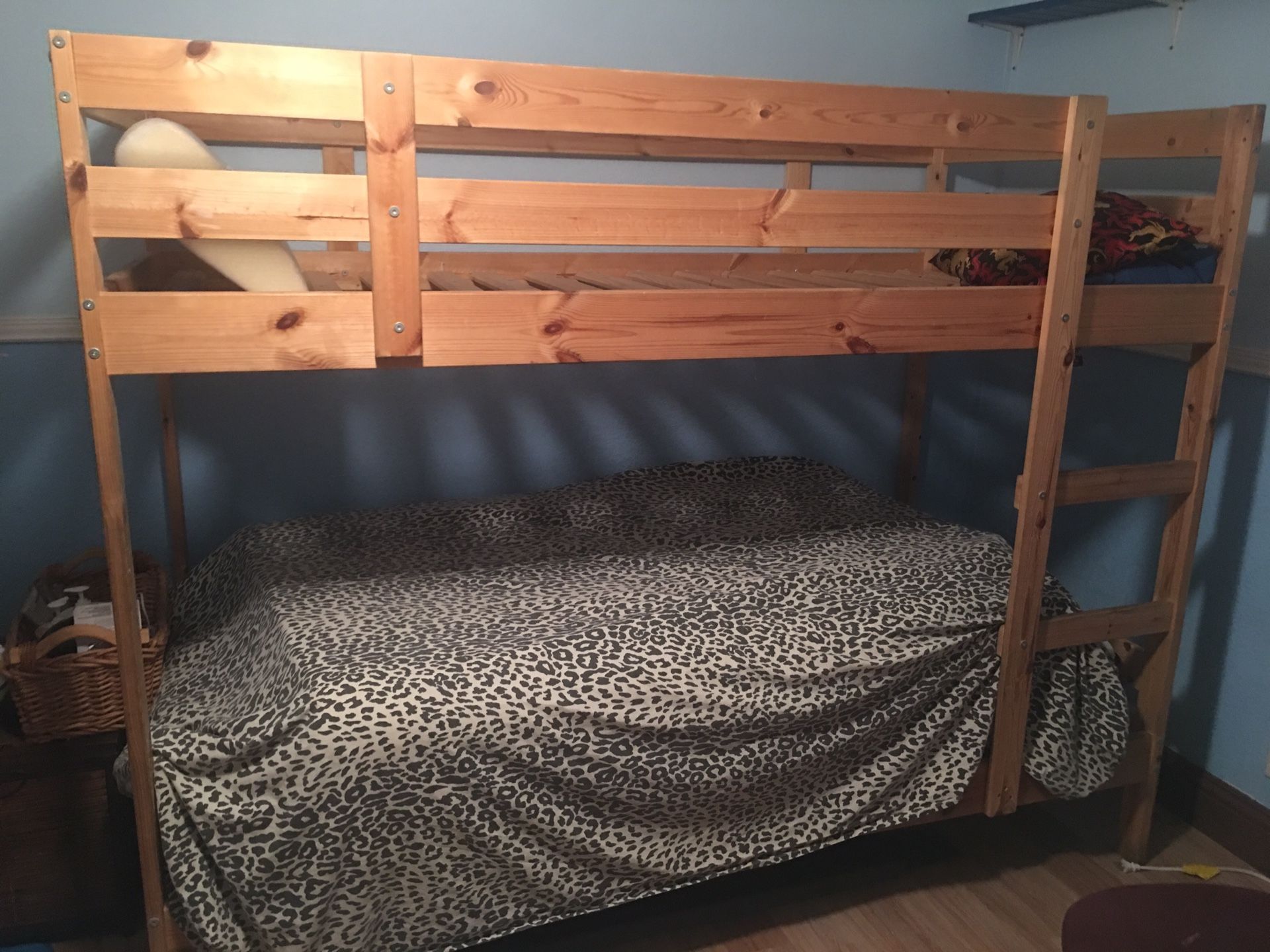 Bunk bed in good condition , selling because of moving if you want it
