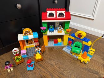 Lego Duplo 10836- Town Square- Retired
