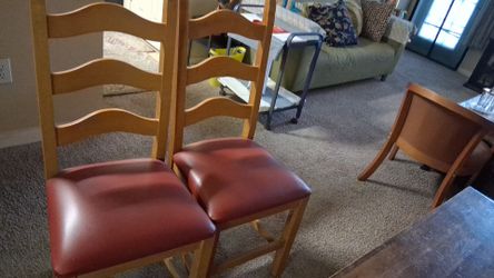 Dinning table with six leather chairs