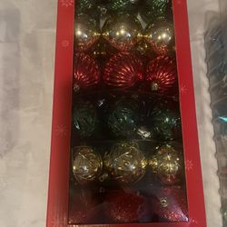 50 Piece Ornament Set