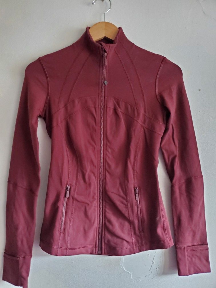 Lululemon define Jacket Size 4 Maroon.