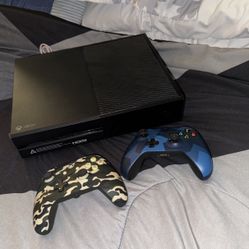 xbox 1 with 2 controllers