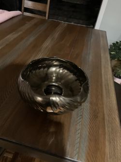 Flower arrangement vase