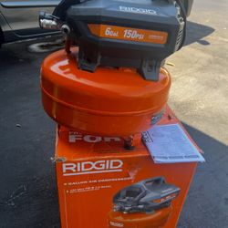 RIDGID AIR COMPRESSOR  6 Gal. 150 PSI Portable Electric Oil-Free Jobsite Pancake Air Compressor with Dual Pressure Gauges and 2-Quick Couplers
