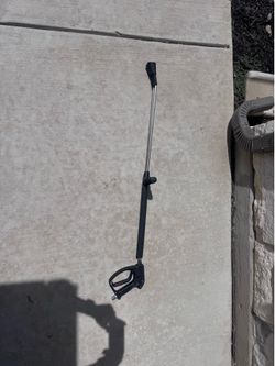 Dual nozzle pressure gun
