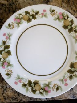 Dinnerware .Mikasa