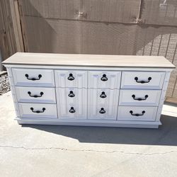 White THOMASVILLE Solid Wood Dresser PRICE FIRM $450