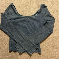 Blue long-sleeve fitted top