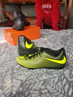 Soccer choes