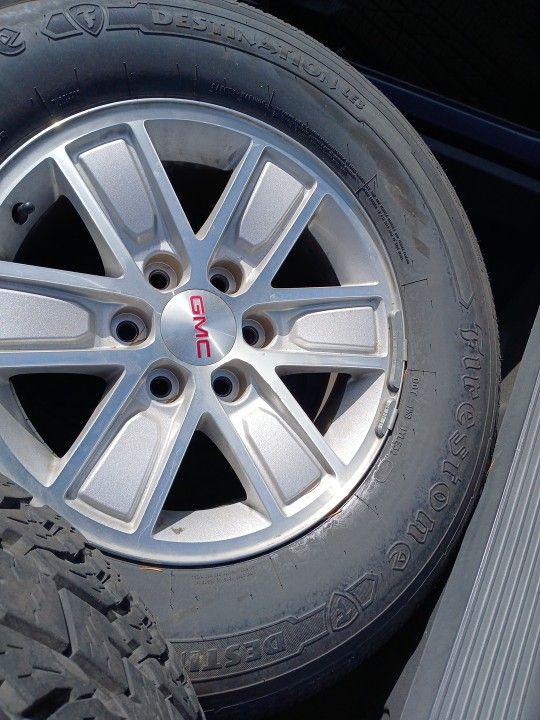 2018 Gmc Sierra rims and. tires 265/70 R17