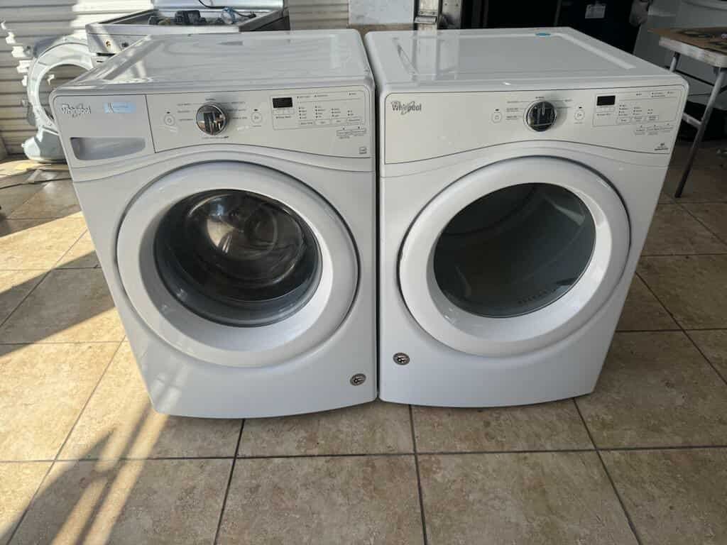 WHIRLPOOL WHITE EXTRA LARGE FRONT LOAD WASHER AND GAS DRYER