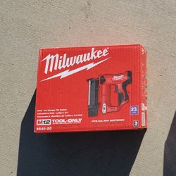 Milwaukee 23 Gauge Pin Nailer M12