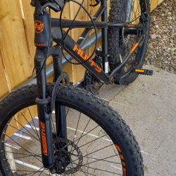 Needs To Adjust The Breaks And Gears Huffy Extent Men's Mountain Bike 18 Speeds Size 24" Wide Tiers Limited Adition $100