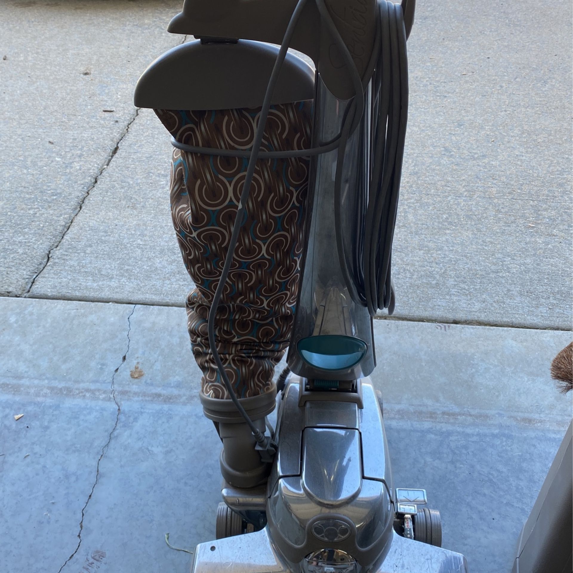 Kirby vacuum With Attachments/Carpet Shampooer for Sale in Culloden, WV