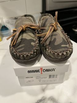 Childs Minnetonka Slippers Size 3