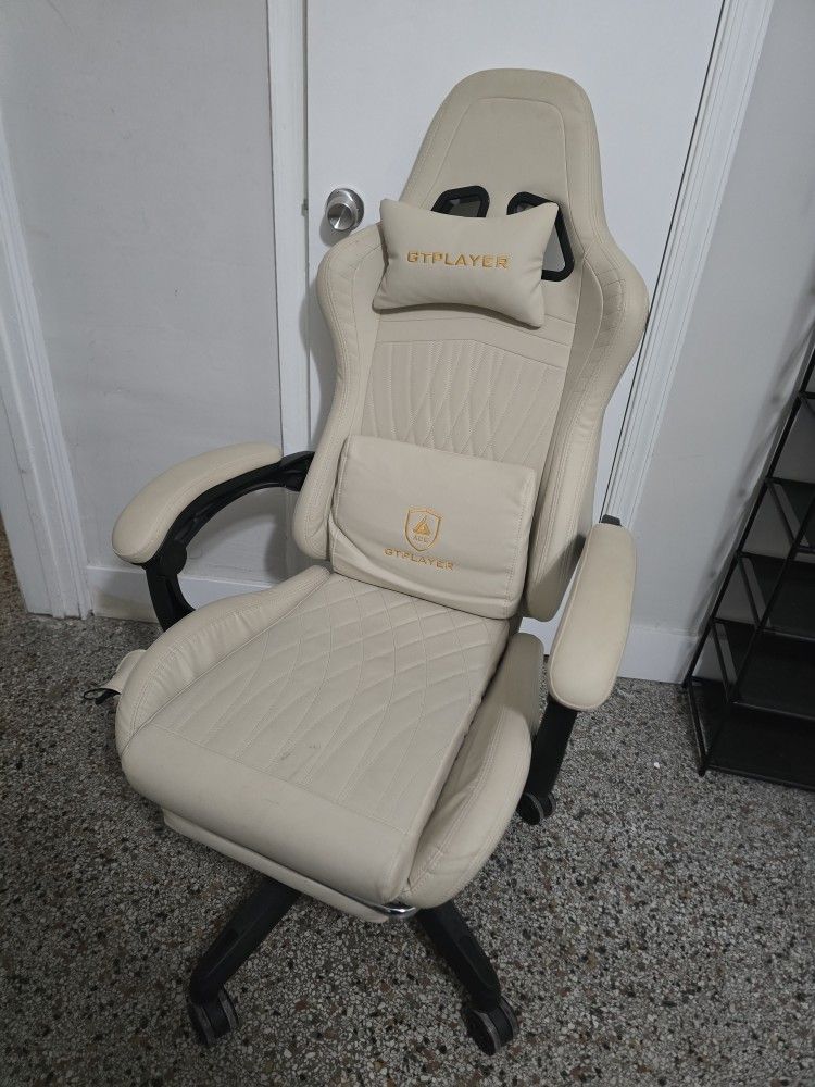 gaming chair with speakers