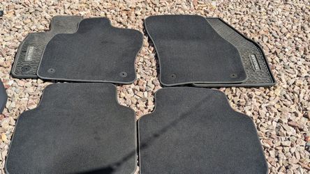 2018-2024  OE VW Tiguan SE Full Set Of Velour & 2 Front Rubber Floor Mats