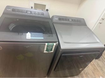 Whirlpool Washer and Dryer Set