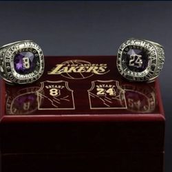 Lakers Kobe Braun’s two rings set witnh the box (New)