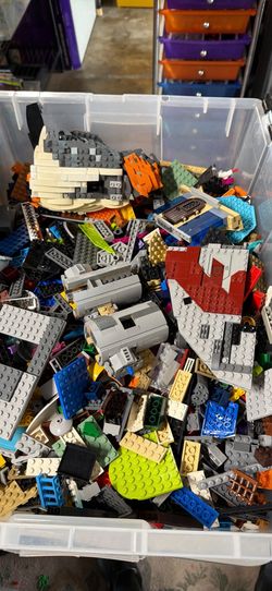 22 Pounds of Lego Bulk