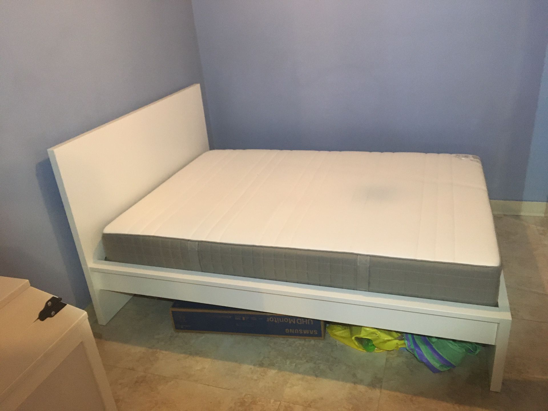 White malm queen bed