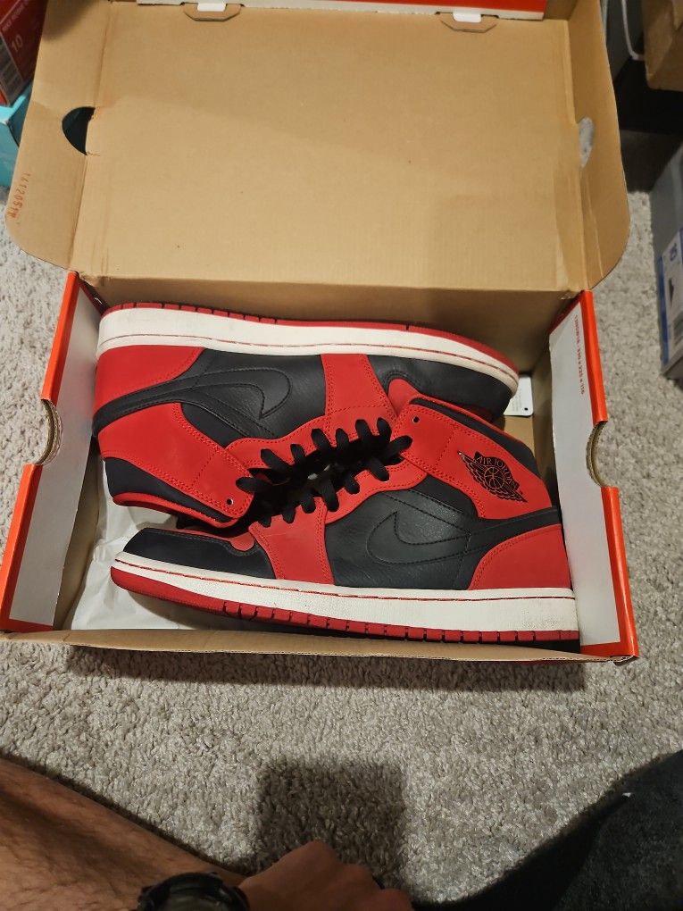 Nike Air Jordan Mids Size 10 Worn Once