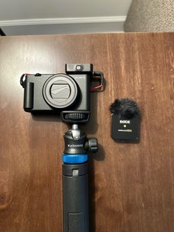 Sony ZV - 1M2 Vlogging Camera with Rode Wireless MIC
