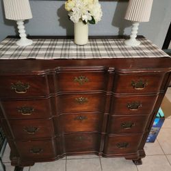DRESSER