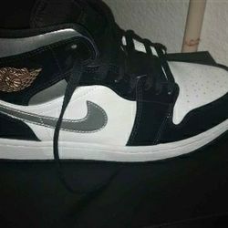 Jordan 1 Mids *M 10.5*